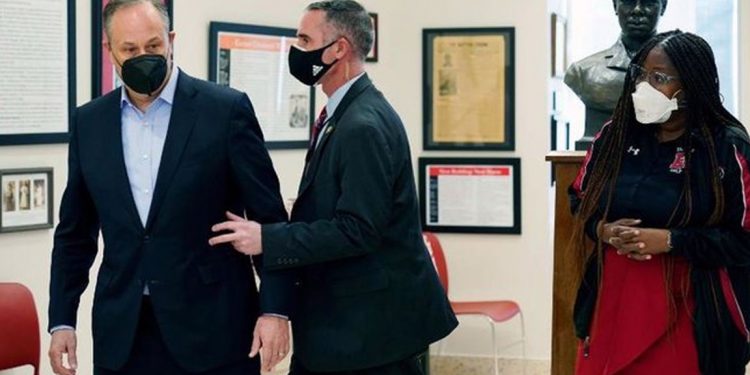 ABD Başkan Yardımcısı Harris'in eşi, katıldığı etkinlikten bomba ihbarıyla çıkarıldı