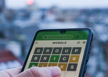 ABD'de 80 yaşındaki bir kadın günlük Wordle paylaşımını yapmayınca yakınları polisi aradı, rehin alındığı ortaya çıktı