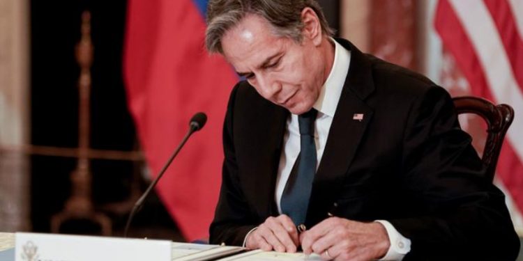 ABD'nin İran'a yönelik yaptırım muafiyetleri yeniden devreye giriyor