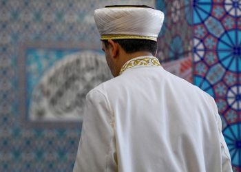 AKP, Diyanet Akademisi kurmak için Meclis'e teklif sundu