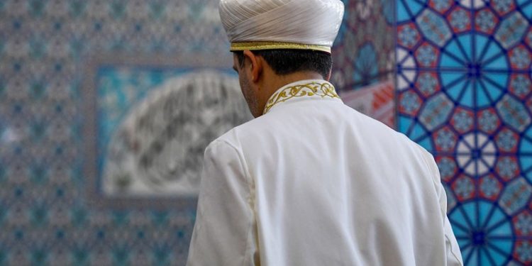 AKP, Diyanet Akademisi kurmak için Meclis'e teklif sundu