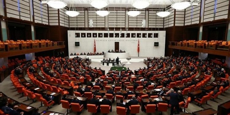 AKP 'nükleer düzenleme' teklifini Meclis'e sundu