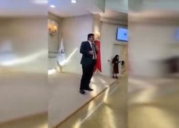 AKP'li başkandan personele kovma tehdidi: Cumhurbaşkanımızı eleştirecekmiş, hadi ya