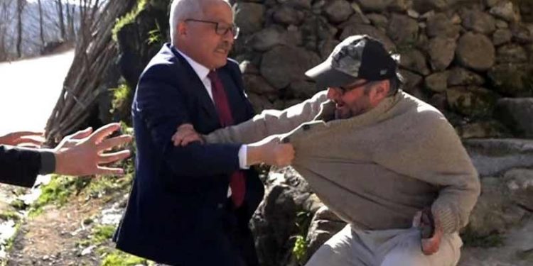 AKP'li belediye başkanı heyelanı basına haber veren vatandaşı darbetti