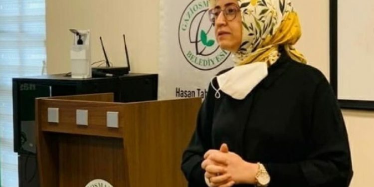 AKP’li Rabia İlhan’ın İBB’den burs aldığı yıllarda yurt dışında olduğu ortaya çıktı