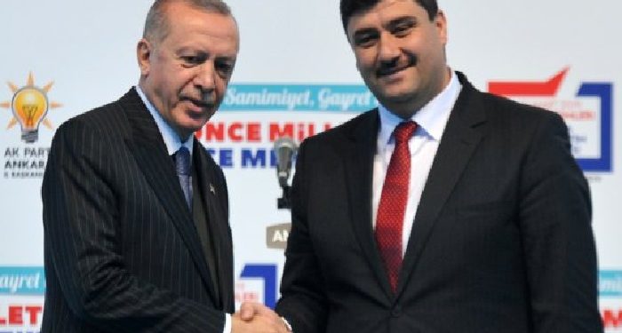 AKP’li belediye başkanı Erdoğan’ı eleştirenleri işten atmakla tehdit etti