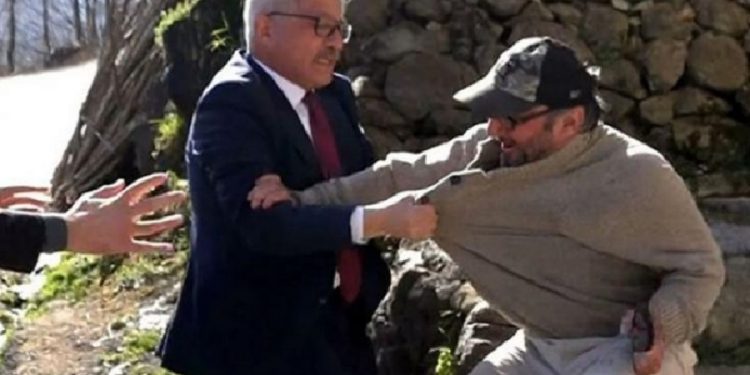 AKP’li belediye başkanı heyelanı basına haber veren vatandaşa saldırıp darp etti