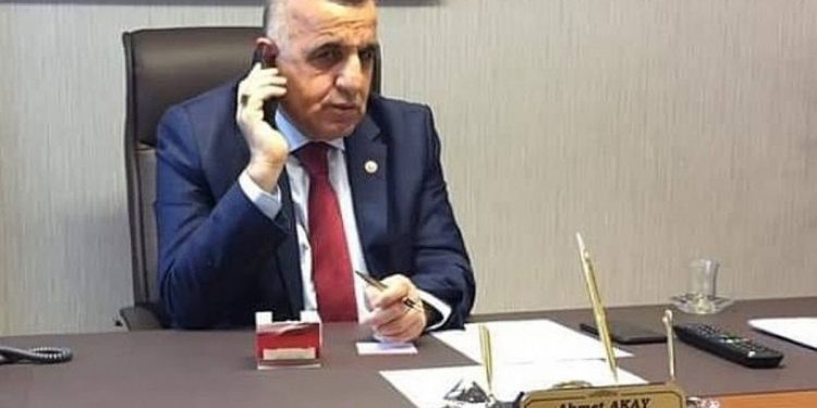 AKP’li vekilden gazeteciye: Seni perişan ederim