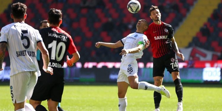 Adana Demirspor, deplasmanda Gaziantep FK'yi 3-0 yendi