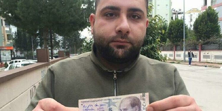 Adanalı esnaf her yerde 5 liranın sahibini arıyor!