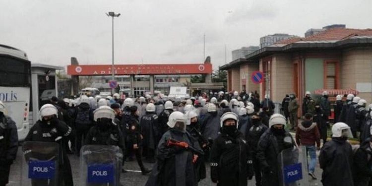 Adli Tıp Kurumu önündeki eyleme polis müdahalesi: Çok sayıda gözaltı