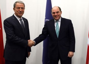 Akar ve İngiltere Savunma Bakanı arasında Ukrayna görüşmesi