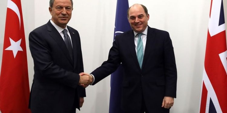 Akar ve İngiltere Savunma Bakanı arasında Ukrayna görüşmesi