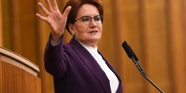 Akşener: Devletin kaynaklarını tükettiniz, kadınların bileziklerine göz dikiyorsunuz