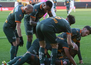 Alanyaspor penaltılarda turladı