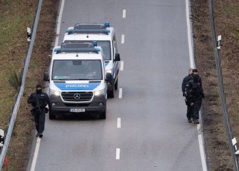 Almanya'da iki polisi öldüren saldırganlar tutuklandı