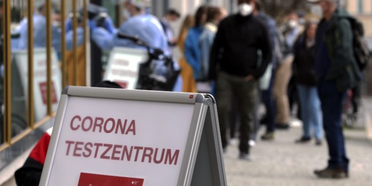 Almanya'da sıkı korona tedbirleri kademeli olarak gevşetilecek