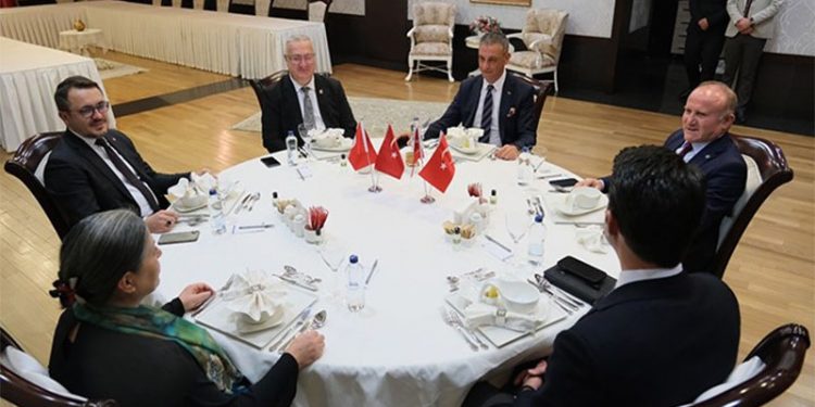 Altı partinin il başkanları bir araya geldi: Amaç ortaklığı tabana yaymak