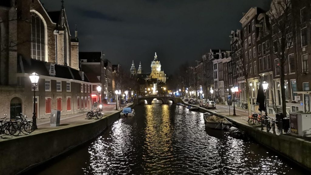 Amsterdam'da ev sahipleri boş kalan evlerinin kirasını düşürmek zorunda kalabilir