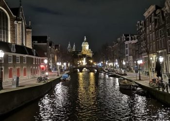 Amsterdam'da ev sahipleri boş kalan evlerinin kirasını düşürmek zorunda kalabilir