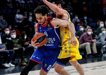 Anadolu Efes evinde farklı kazandı; Euroleague üçlük rekorunu kırdı!