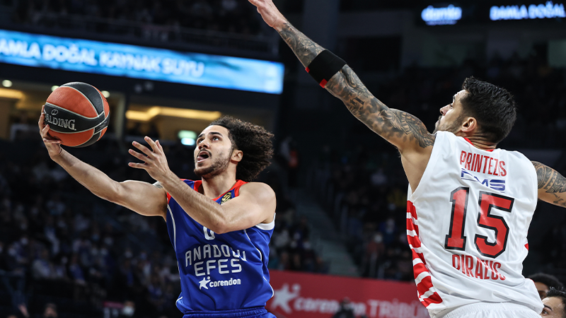 Anadolu Efes'in yıldızı Shane Larkin, Real Madrid iddialarını yalanladı