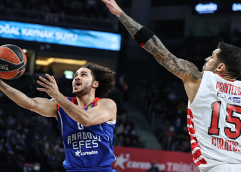 Anadolu Efes'in yıldızı Shane Larkin, Real Madrid iddialarını yalanladı