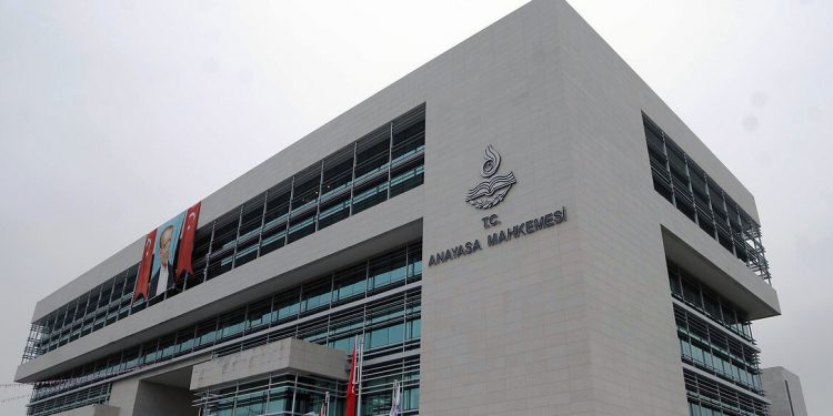 Anayasa Mahkemesi’ne Sedef Kabaş başvurusu