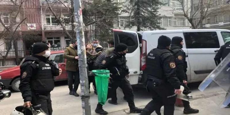 Ankara'da polis kadınların eylemine izin vermedi: Çok sayıda kişi gözaltına alındı