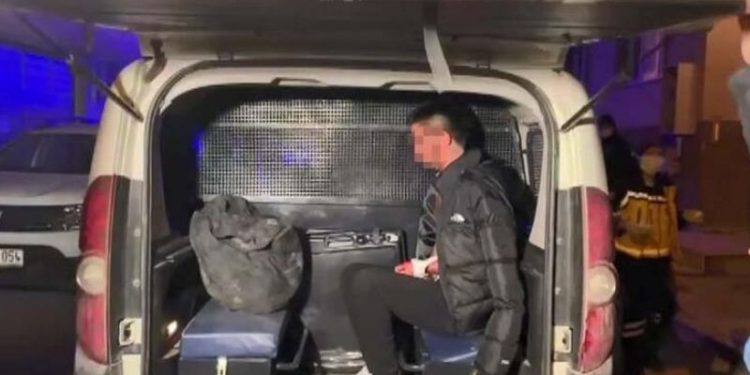 Annesini öldürüp kız kardeşini yaraladı; 'İçimdeki şeytan çıktı' dedi