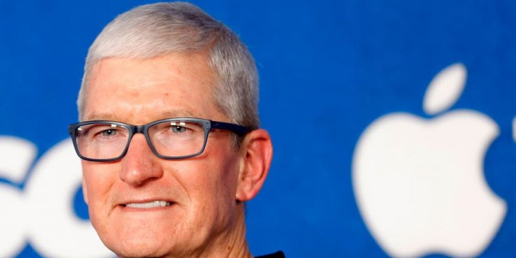 Apple CEO'su Tim Cook'un 99 milyon dolarlık ikramiyesine yatırımcılardan tepki: 'Bonusun yarısı performans kriterlerinden yoksun'