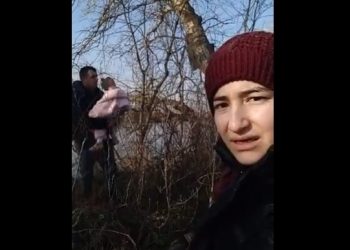 Aralarında bebeklerin de olduğu sığınmacılar Yunanistan sınırında destek istedi: ‘Geri itme’