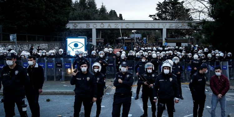 Araştırmacı Grove: Boğaziçi örneği üniversitelerin kurumsal özerklik ve ifade özgürlüğüne saldırı