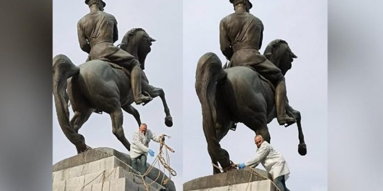 Atatürk anıtına urgan bağlayıp devirmeye çalıştılar