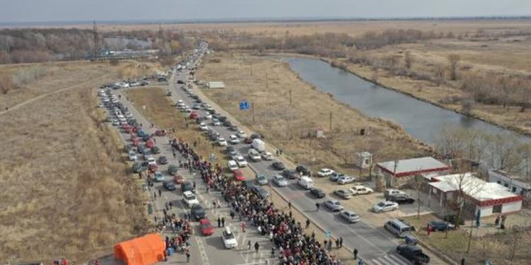 BM Mülteciler Yüksek Komiseri: 368 bin Ukraynalı, komşu ülkelere sığındı