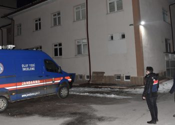 Baba evde parçalanmış, oğlu ise bahçede donmuş halde ölü bulundu