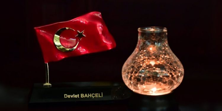 Bahçeli'den partisine talimat: Kılıçdaroğlu'na kandil gönderin