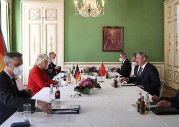 Bakan Akar, Almanya Savunma Bakanı Lambrecht ile görüştü