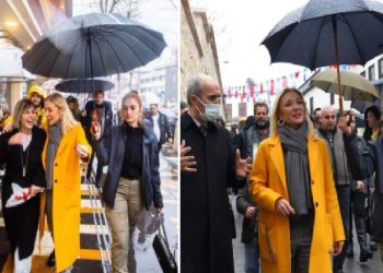 Bakan Ersoy’un eşinin kadın polise şemsiye tutturup çantasını taşıtmasına tepki yağdı