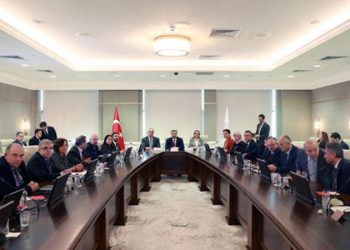 Bakan Koca duyurdu: 65 yaş üzeri veya bağışıklığı baskılanmış vatandaşlarımız için ilaç dağıtımına başlanmıştır