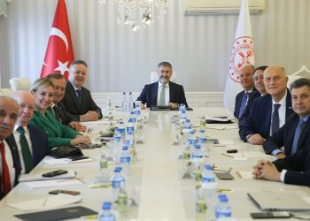 Bakan Nebati TİM Başkanı İsmail Gülle ve Yönetim Kurulu üyeleriyle bir araya geldi