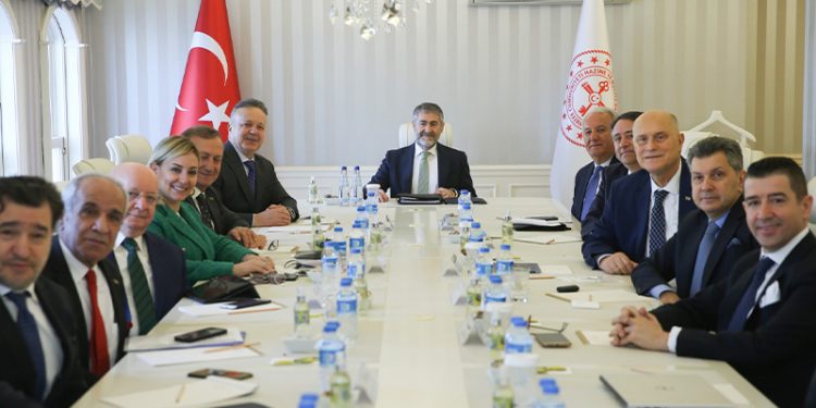 Bakan Nebati TİM Başkanı İsmail Gülle ve Yönetim Kurulu üyeleriyle bir araya geldi