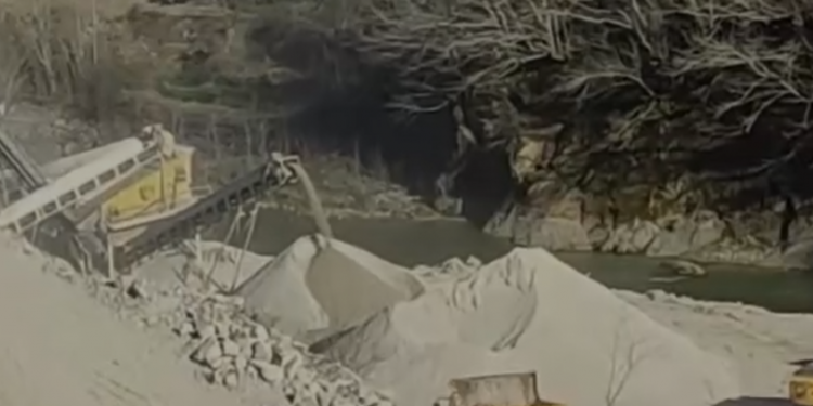 Bakanlık yok demişti: AKP’li belediyenin kaçak taş ocağı görüntülendi