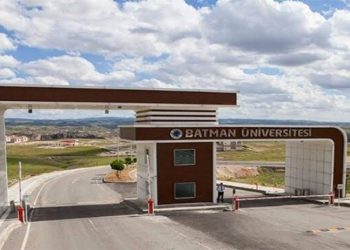 Batman Üniversitesi’ne atanan rektörden ailesine kadro
