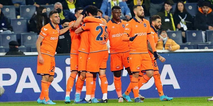 Başakşehir Kadıköy'de ilki yaşadı