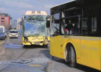 Başakşehir'de İETT otobüsleri kafa kafaya çarpıştı