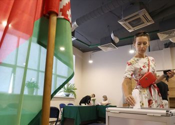 Belarus’ta halk anayasa değişikliğini destekledi