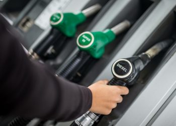 Benzin ve motorine büyük zam geliyor: Litre fiyatı 16 TL’ye dayanacak