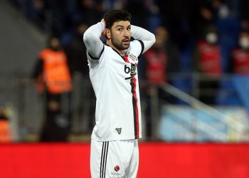 Beşiktaş'ta Güven Yalçın ilk 11'e döndü