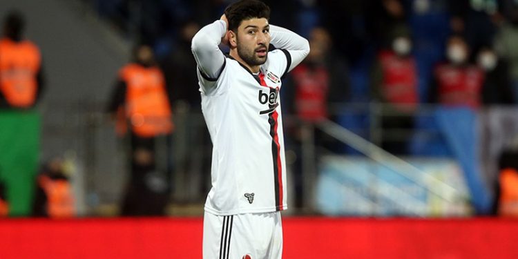 Beşiktaş'ta Güven Yalçın ilk 11'e döndü